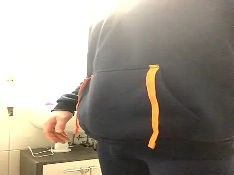 Spielzeugtwink online show from December 17, 2025, 10:04 pm