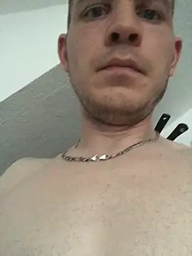 Snapshot of Spielzeugtwink chatting on June 30, 2026, 2:50 pm Spielzeugtwink online show from June 30, 2026, 2:50 pm