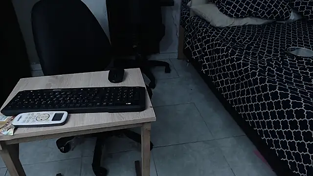 sweett love  online show from December 3, 2025, 2:12 am