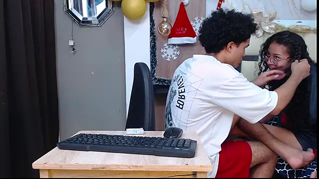 sweett love  online show from November 21, 2025, 2:43 am