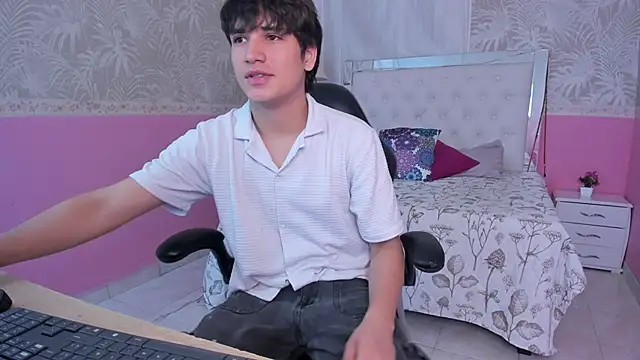 JakeSummer  online show from November 25, 2025, 1:44 pm