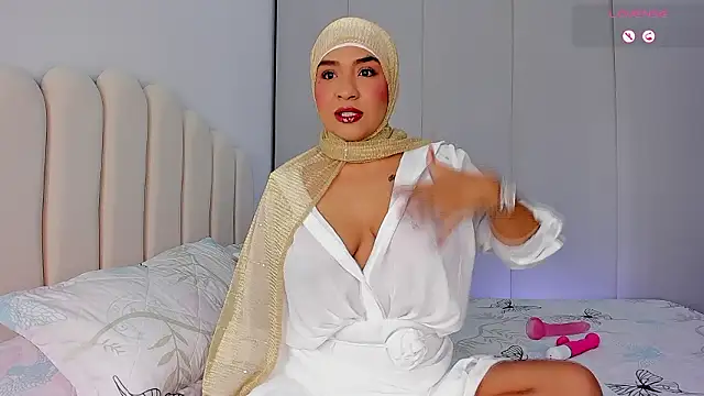 Snapshot of Amira-Zahra chatting on February 2, 2026, 10:03 am Amira-Zahra online show from February 2, 2026, 10:03 am