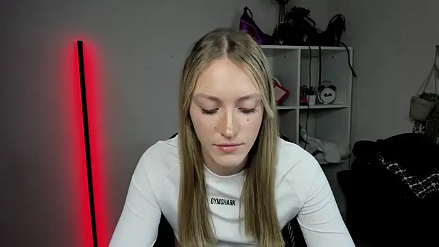 EvelynBlond online show from April 14, 2026, 3:17 pm