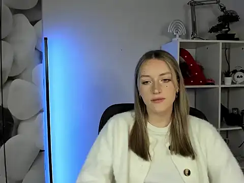 EvelynBlond online show from November 24, 2025, 6:35 am