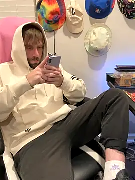 Snapshot of strippingmale1 chatting on November 29, 2025, 4:01 am strippingmale1 online show from November 29, 2025, 4:01 am