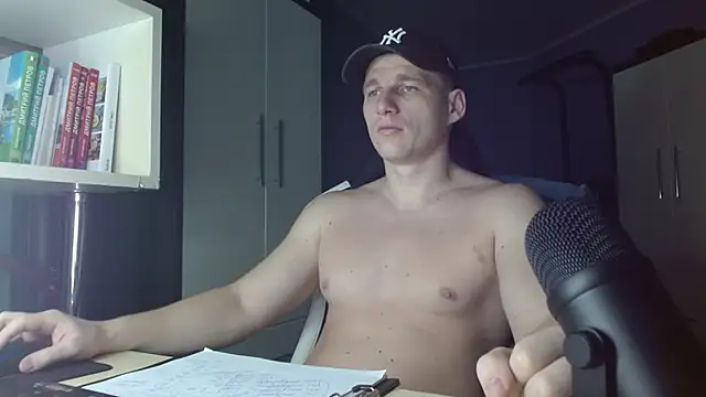 Poliglotjoe1 online show from November 28, 2025, 4:23 am