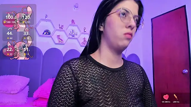 lunagomez24 online show from December 14, 2025, 2:51 am