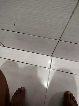 Snapshot of Kfrtui1 chatting on November 20, 2025, 6:14 am Kfrtui1 online show from November 20, 2025, 6:14 am