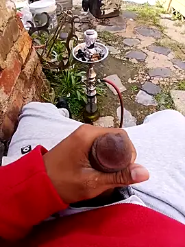 Eezxxx online show from April 23, 2026, 8:32 am