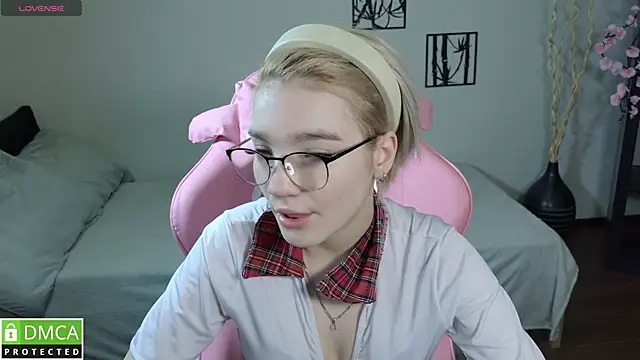 Snapshot of Megan_Lora chatting on January 9, 2026, 12:50 am Megan Lora online show from January 9, 2026, 12:50 am