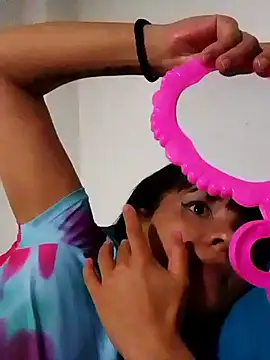 Snapshot of Cadence28 chatting on December 17, 2025, 5:40 pm Cadence28 online show from December 17, 2025, 5:40 pm