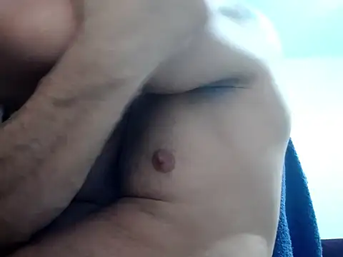 GirthBrooks25 online show from November 28, 2025, 3:34 pm