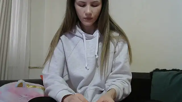 Erii18 online show from February 1, 2026, 12:03 pm