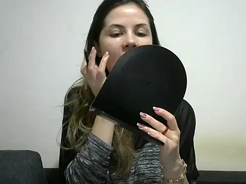 Erii18 online show from November 28, 2025, 11:21 am