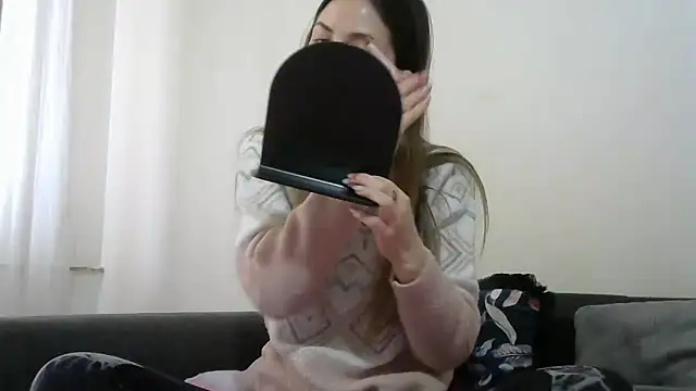 Erii18 online show from February 3, 2026, 12:32 pm