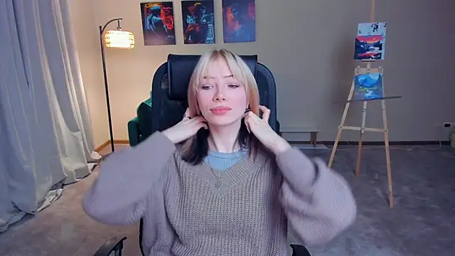 AuraMcvea online show from November 21, 2025, 7:51 am