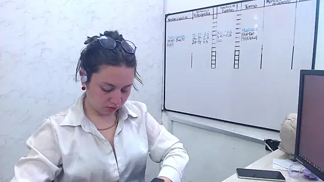 Alice Sinclair  online show from November 24, 2025, 12:38 pm