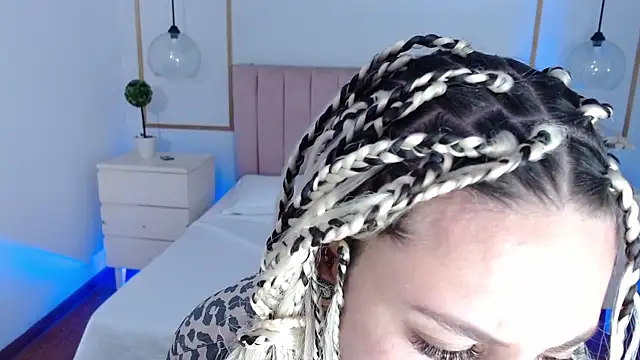 Alice Sinclair  online show from January 13, 2026, 12:42 pm