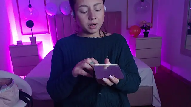 Alice Sinclair  online show from November 26, 2025, 12:38 pm