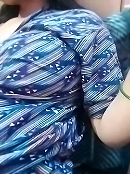 Snapshot of Priya_Sharma04 chatting on February 4, 2026, 4:35 pm Priya Sharma04 online show from February 4, 2026, 4:35 pm