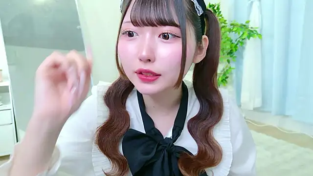  Sakura F online show from April 21, 2026, 6:42 am