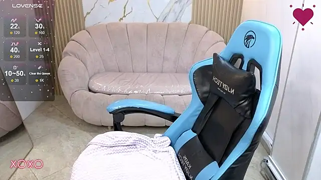 Hanni b  online show from November 21, 2025, 3:11 pm