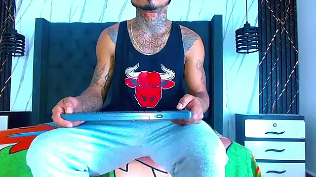 Hot Latino x online show from January 15, 2026, 12:30 pm