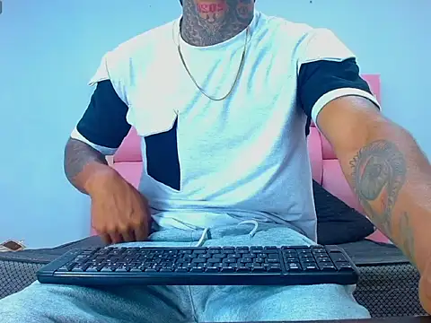 Hot Latino x online show from February 23, 2026, 12:50 pm