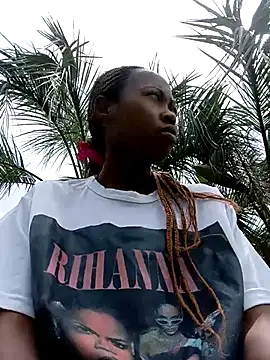 Snapshot of Sweethoneypot25 chatting on December 16, 2025, 7:56 am Sweethoneypot25 online show from December 16, 2025, 7:56 am