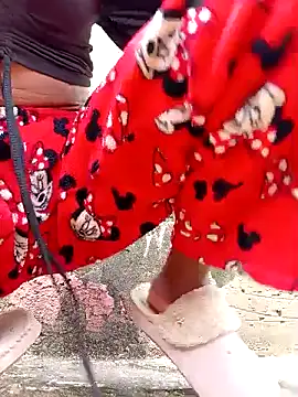 Snapshot of Sweethoneypot25 chatting on December 18, 2025, 8:30 am Sweethoneypot25 online show from December 18, 2025, 8:30 am