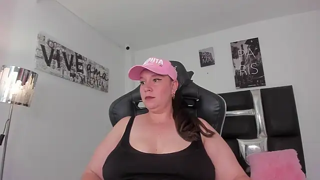 Snapshot of Sophiie_Rouse_ chatting on November 27, 2025, 6:52 pm Sophiie Rouse online show from November 27, 2025, 6:52 pm