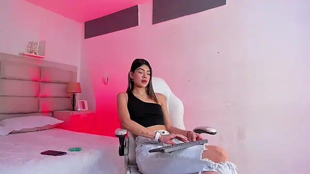 RenataMason online show from December 14, 2025, 1:06 pm