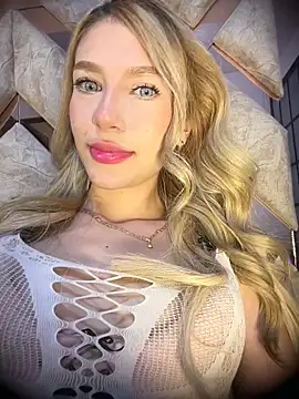 valeryfox   online show from May 26, 2026, 12:20 am