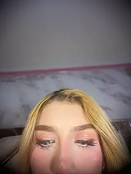 valeryfox   online show from March 25, 2026, 11:58 pm