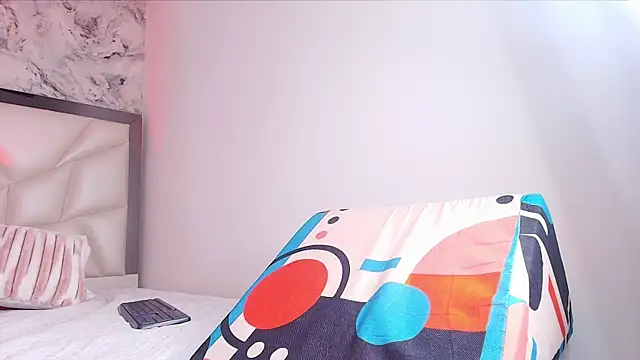 Snapshot of lili_jhonson chatting on December 3, 2025, 12:15 pm lili jhonson online show from December 3, 2025, 12:15 pm