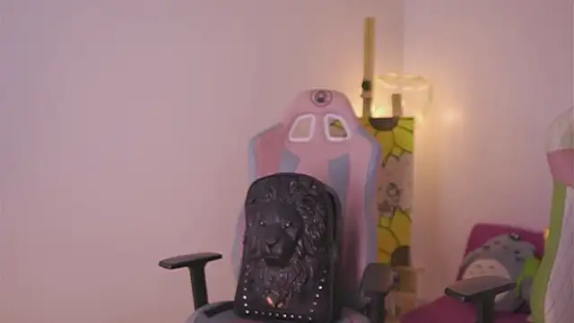 megan ssmith online show from December 1, 2025, 9:59 pm