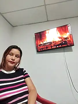 Snapshot of Paola-Lond chatting on November 27, 2025, 4:13 am Paola-Lond online show from November 27, 2025, 4:13 am