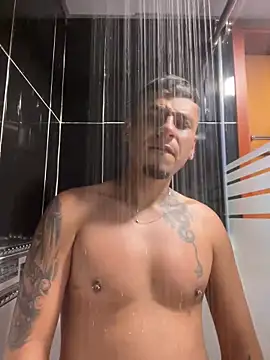 1Panini21 online show from December 18, 2025, 8:23 pm