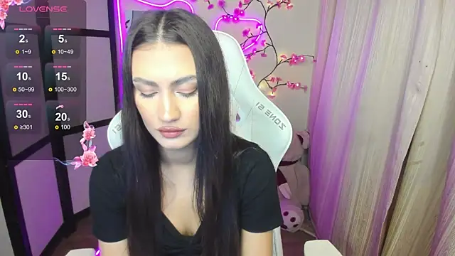 AdeleLuu online show from November 25, 2025, 1:39 am