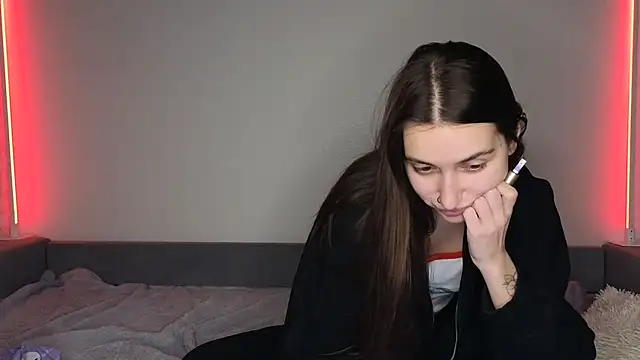 KikkyMi online show from December 13, 2025, 8:04 pm