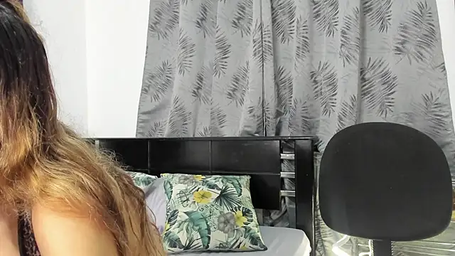 Violeta Gracee online show from April 14, 2026, 9:20 pm