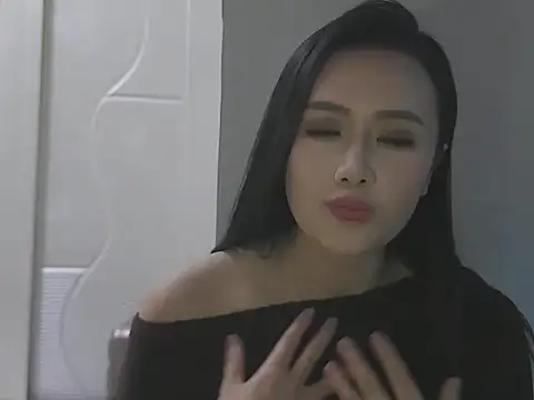 A-Emilyy online show from December 1, 2025, 8:37 am