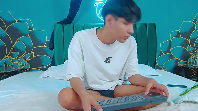 Snapshot of Liam_Sinclair chatting on February 4, 2026, 2:01 pm Liam Sinclair online show from February 4, 2026, 2:01 pm