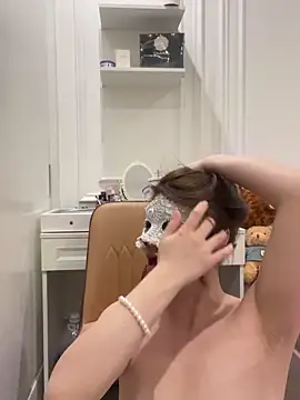 Queen-of-Love online show from March 4, 2026, 6:15 pm