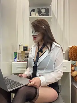 Queen-of-Love online show from April 12, 2026, 9:12 am