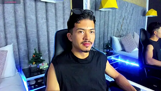 Snapshot of NicolaiKarav chatting on December 22, 2025, 12:05 pm NicolaiKarav online show from December 22, 2025, 12:05 pm