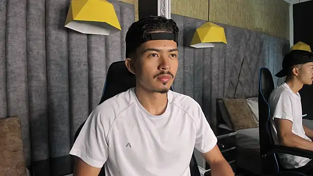 Snapshot of NicolaiKarav chatting on December 4, 2025, 11:42 am NicolaiKarav online show from December 4, 2025, 11:42 am