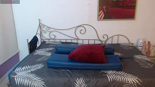 Snapshot of Roxanne_vale chatting on June 18, 2026, 8:25 pm Roxanne vale online show from June 18, 2026, 8:25 pm