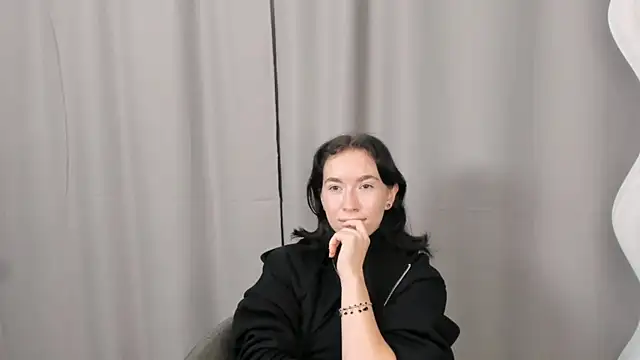 Snapshot of TheoHamborsky chatting on November 23, 2025, 3:33 pm TheoHamborsky online show from November 23, 2025, 3:33 pm