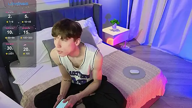 cuMte boy online show from November 24, 2025, 3:39 am